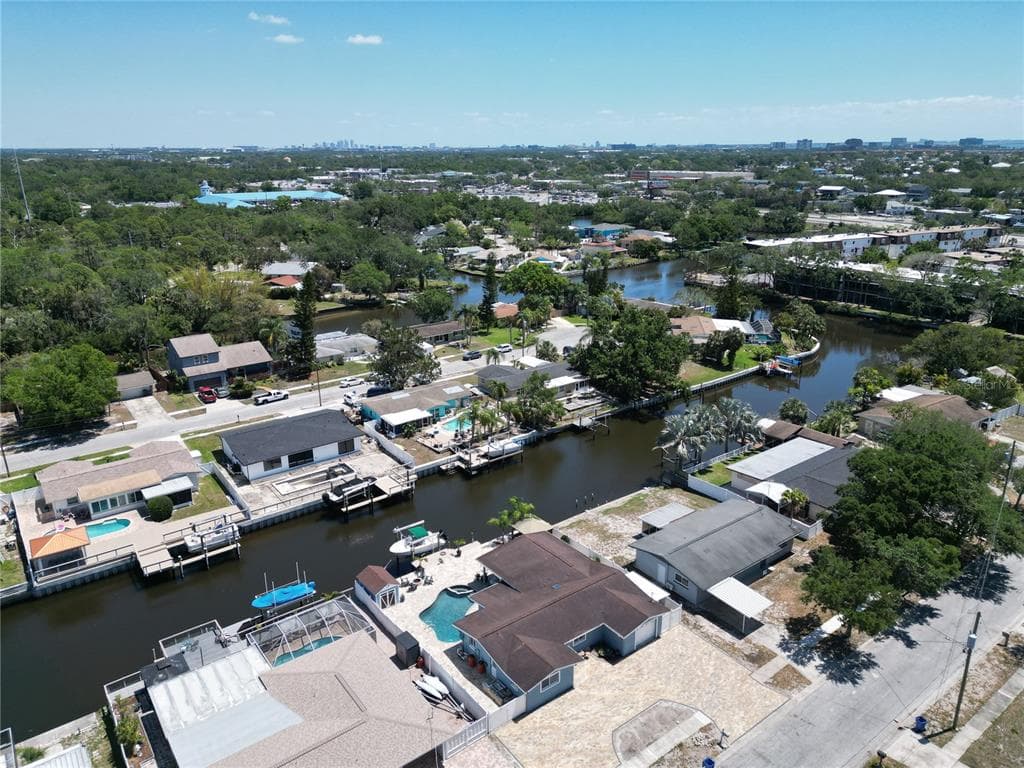 5812 LIVERPOOL DRIVE photo 21