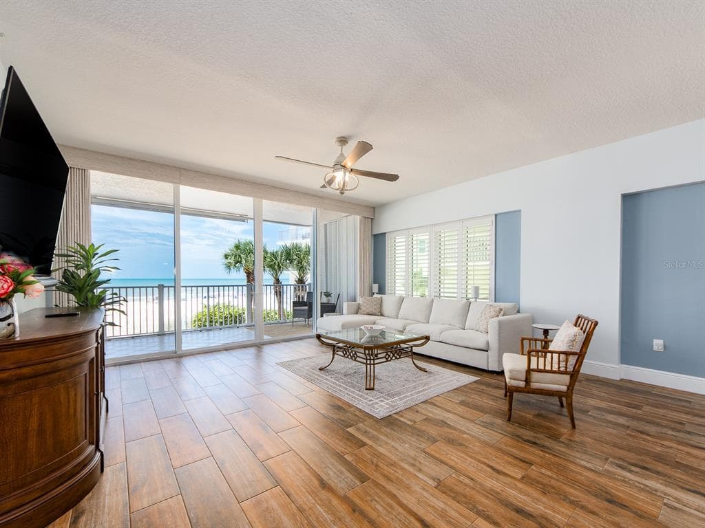 19600 GULF BOULEVARD 102 photo 4