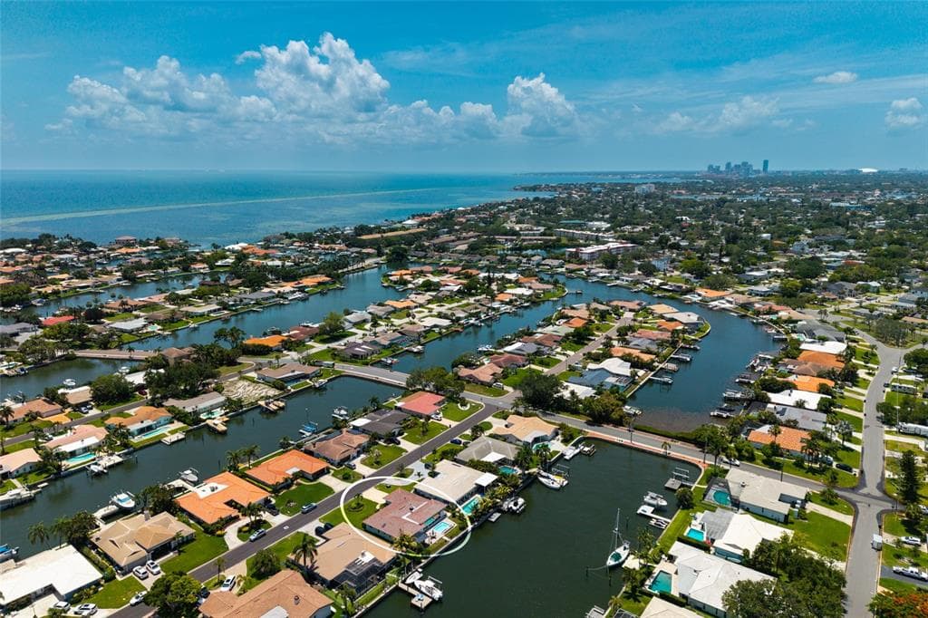 2011 MICHIGAN AVENUE NE photo 15