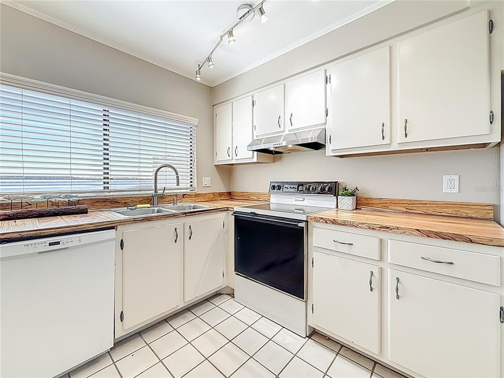 9209 SEMINOLE BOULEVARD 32 photo 14