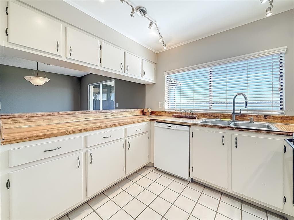 9209 SEMINOLE BOULEVARD 32 photo 18