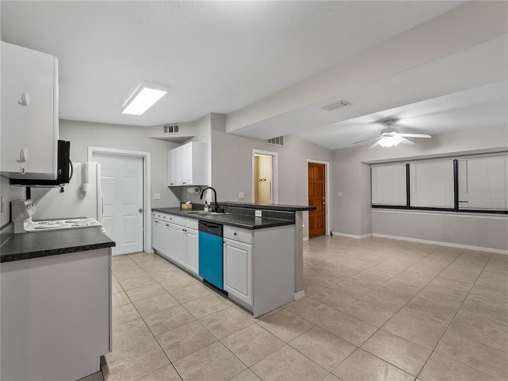 3181 NORMANDY DRIVE photo 11