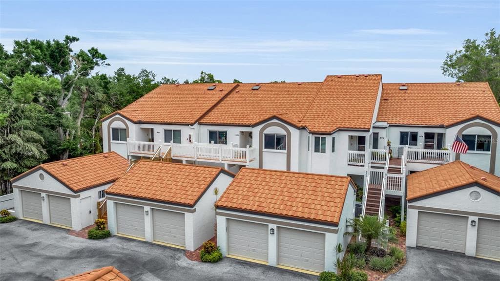 862 HUDSON AVENUE #862 2