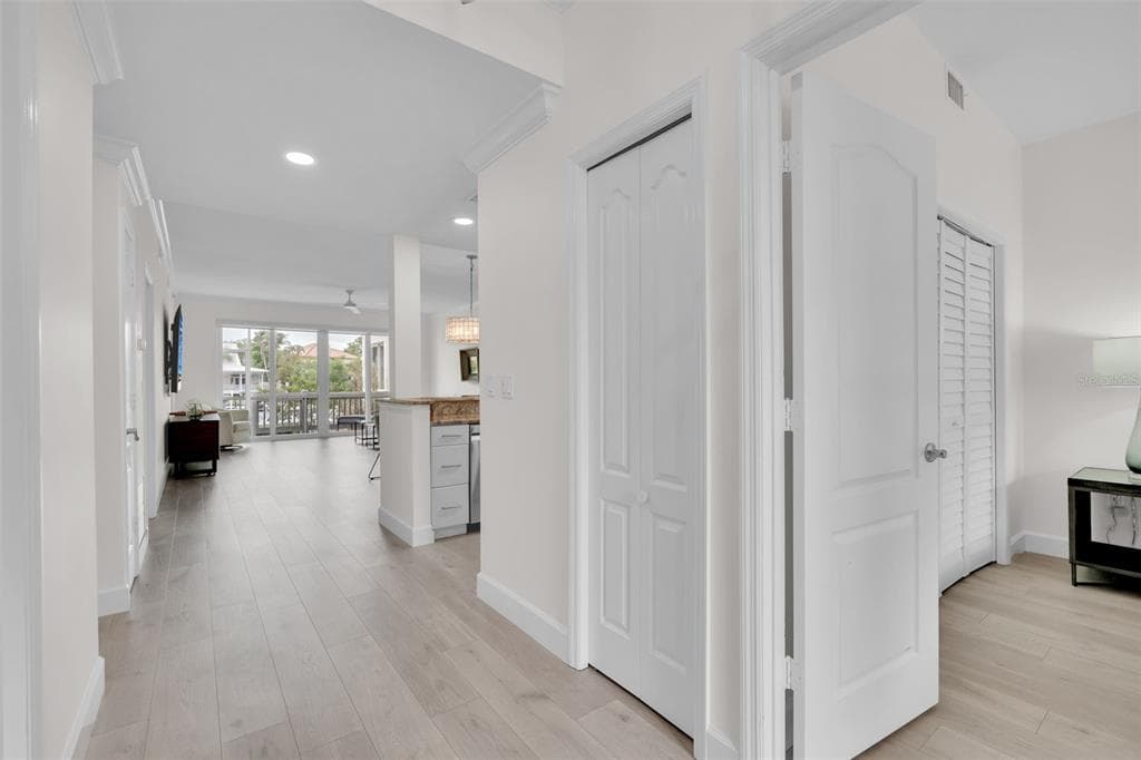 862 HUDSON AVENUE 862 photo 13