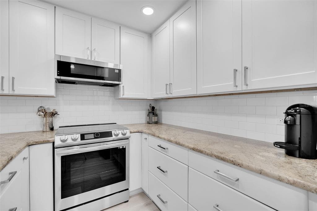 862 HUDSON AVENUE 862 photo 16