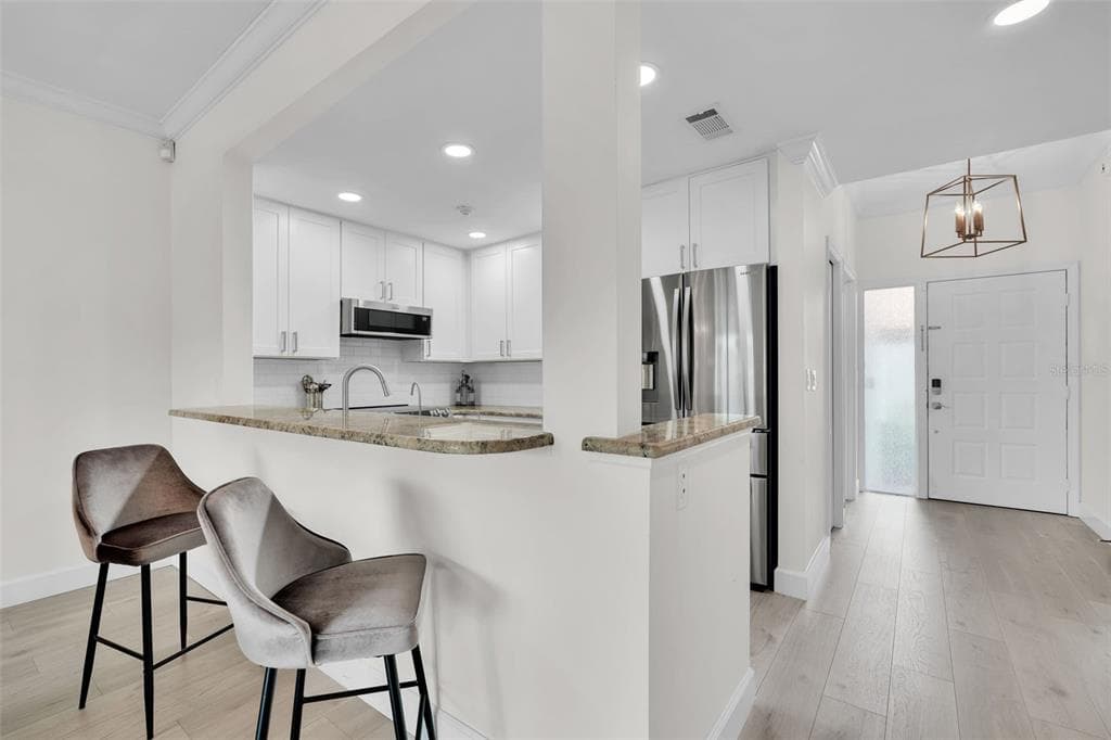 862 HUDSON AVENUE 862 photo 20