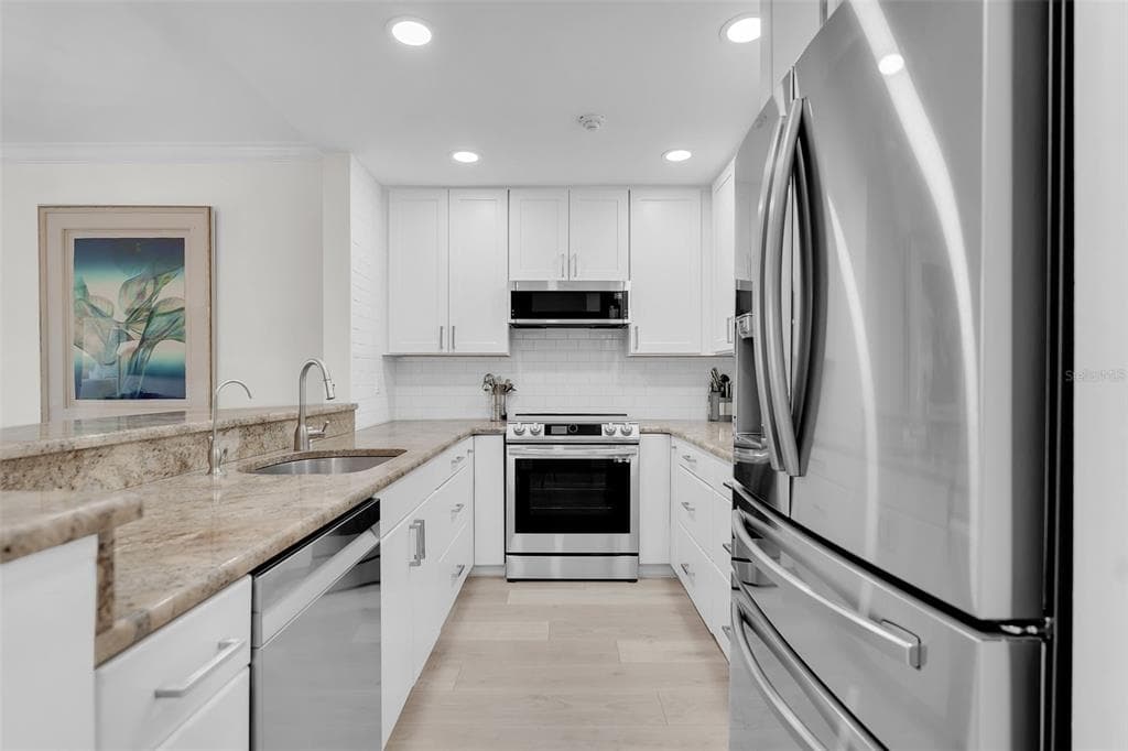 862 HUDSON AVENUE 862 photo 14
