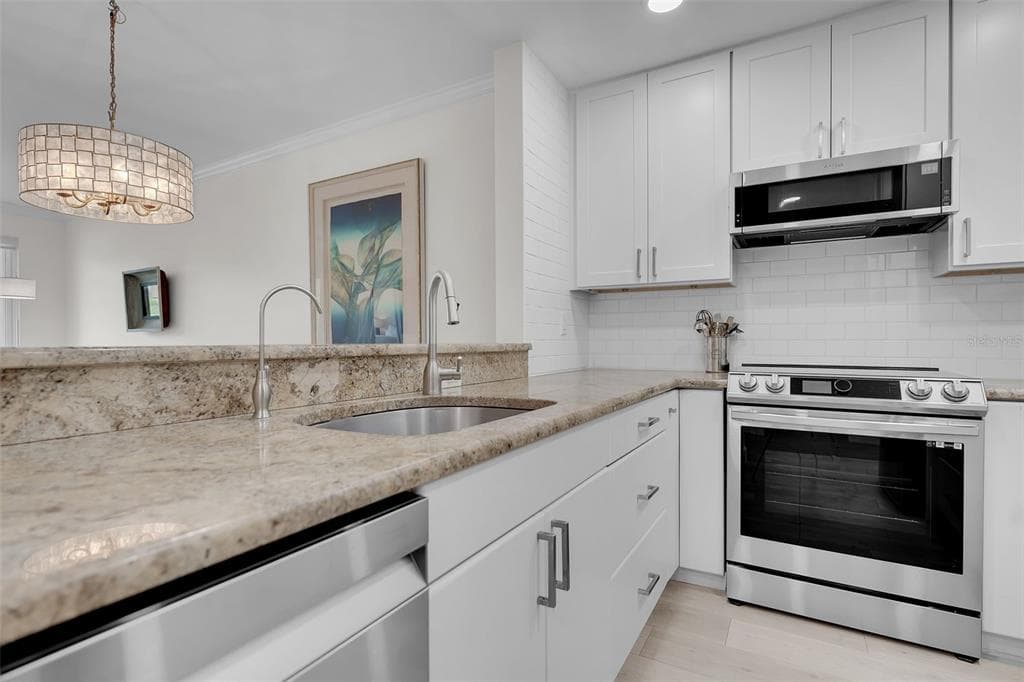 862 HUDSON AVENUE 862 photo 15