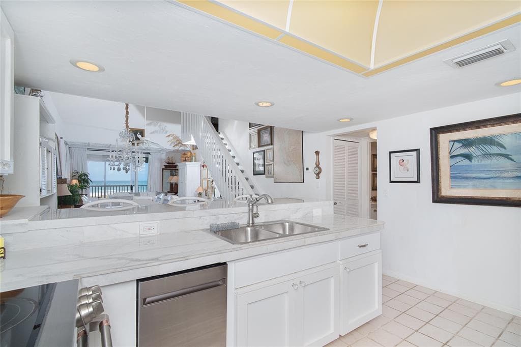 7500 PALM ISLAND DRIVE S 2124 photo 11