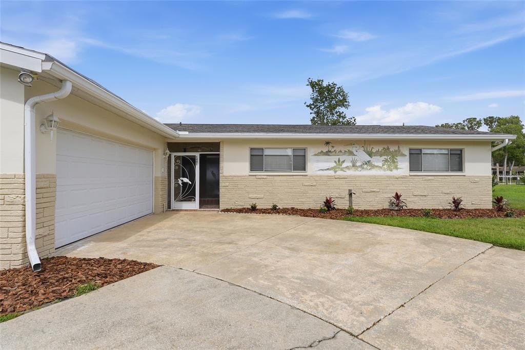 1401 SE PARADISE AVENUE photo 2