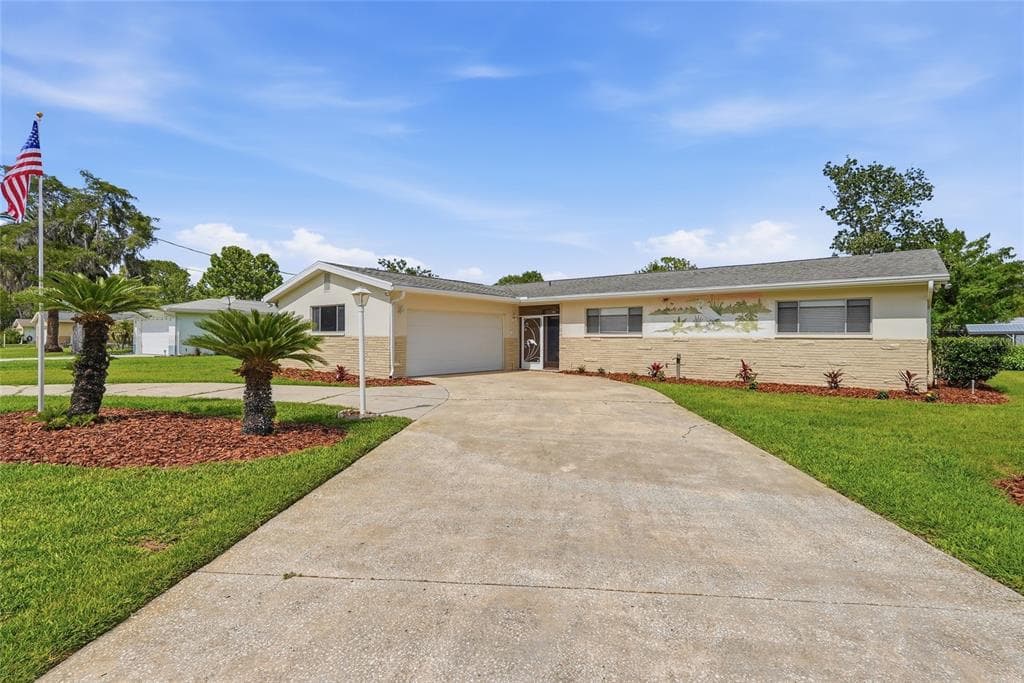 1401 SE PARADISE AVENUE photo 1