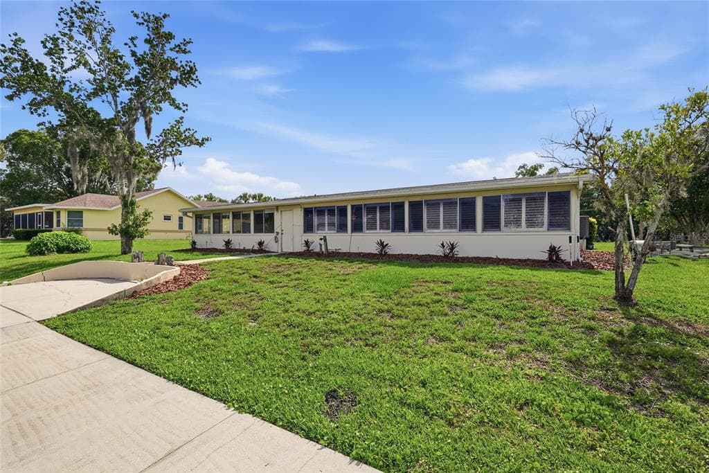1401 SE PARADISE AVENUE photo 19