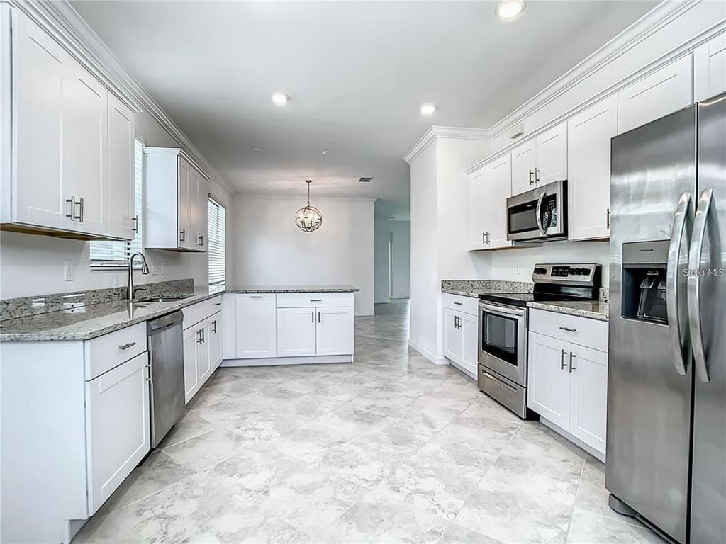 11100 BALFOUR STREET photo 3