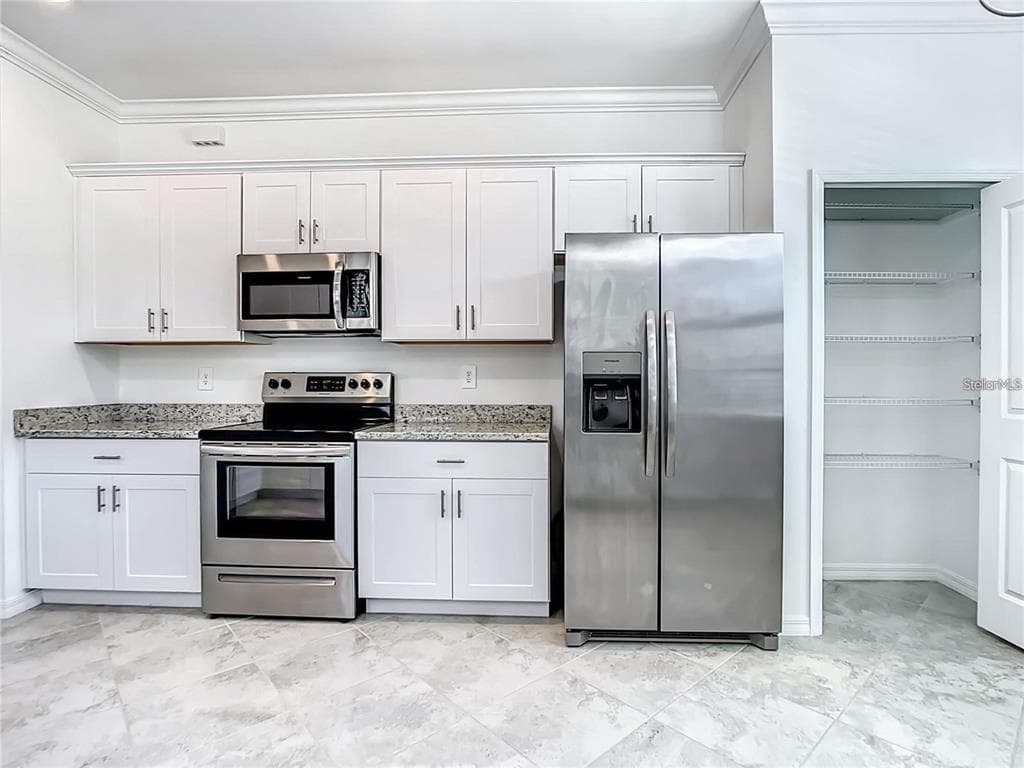 11100 BALFOUR STREET photo 5