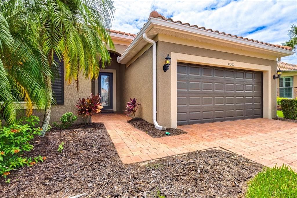 19302 JACINDA STREET photo 4