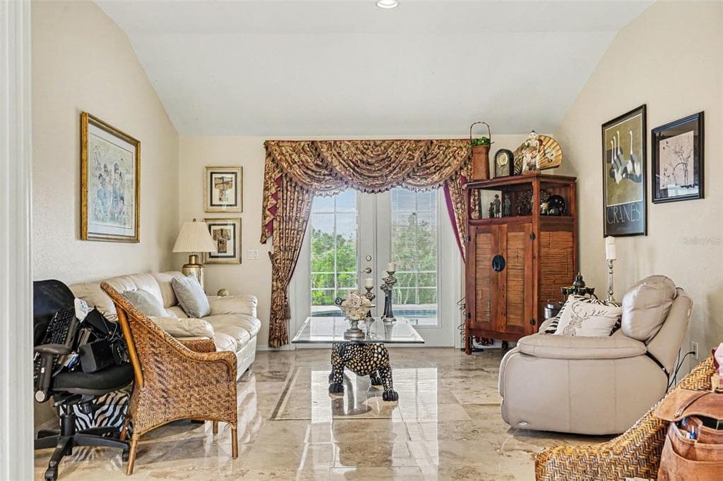 3073 LANDINGS COURT photo 4