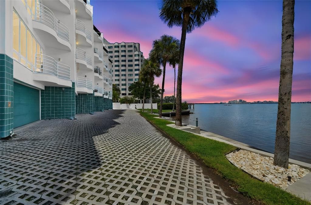 4950 BAYSHORE BOULEVARD 30 photo 2