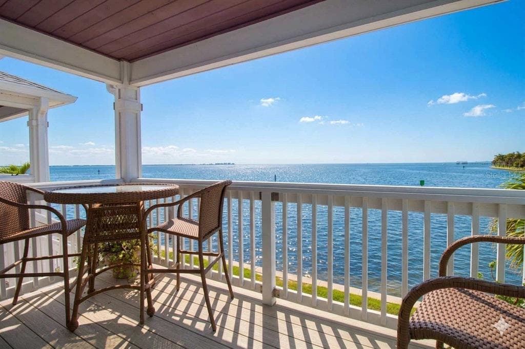 5282 BEACH DRIVE SE APT D photo 17