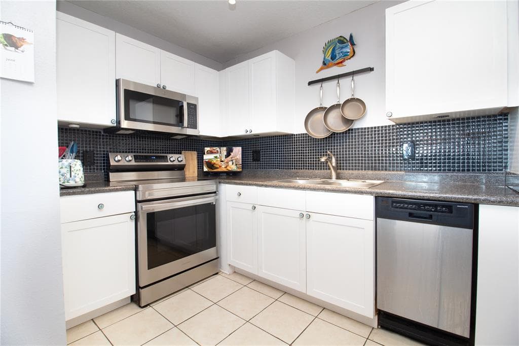 5282 BEACH DRIVE SE APT D photo 7