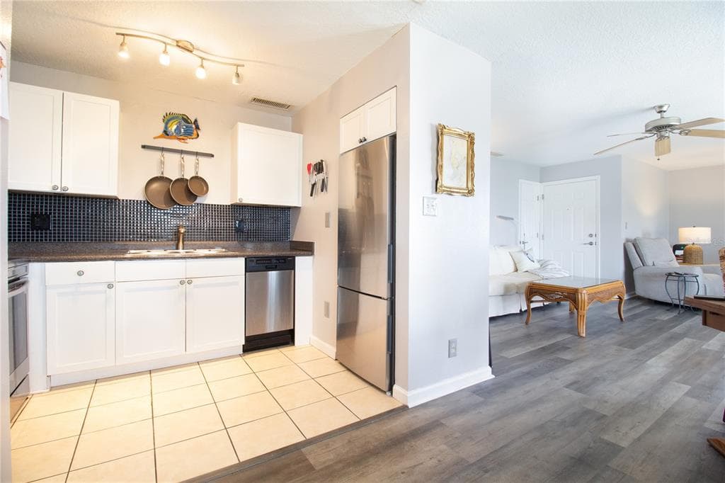 5282 BEACH DRIVE SE APT D photo 8