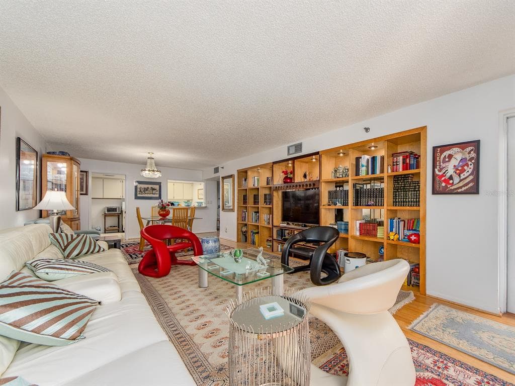 1480 GULF BOULEVARD 612 photo 11
