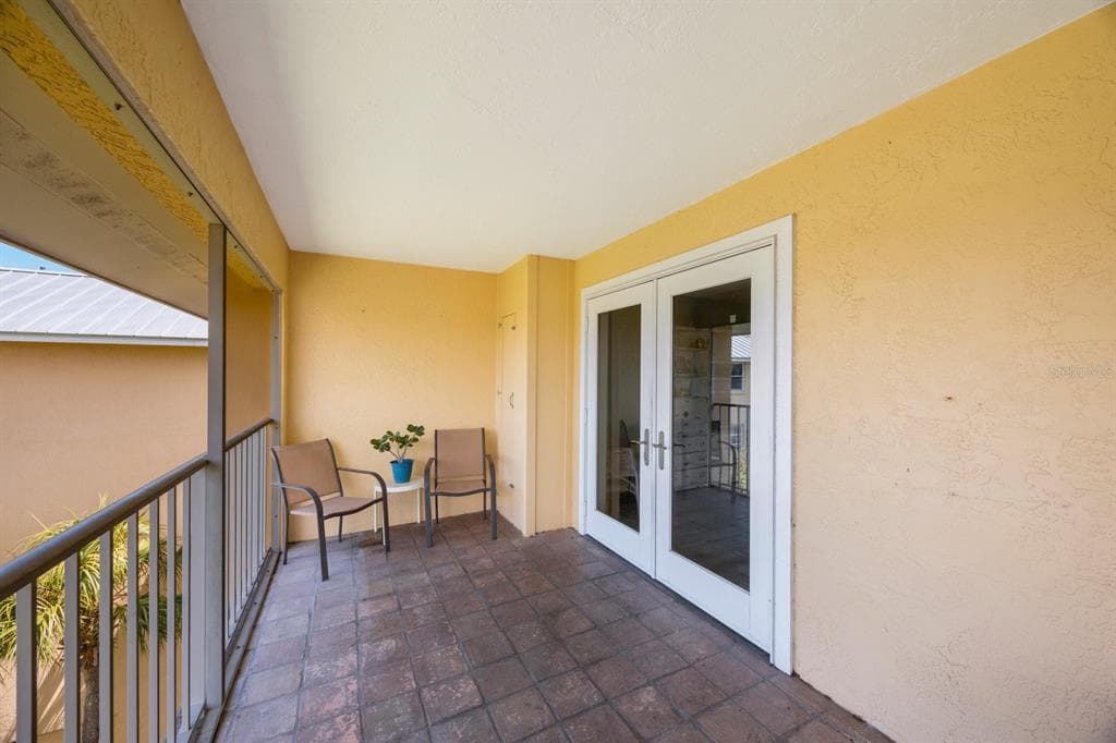 1125 PINELLAS BAYWAY S 305 photo 6