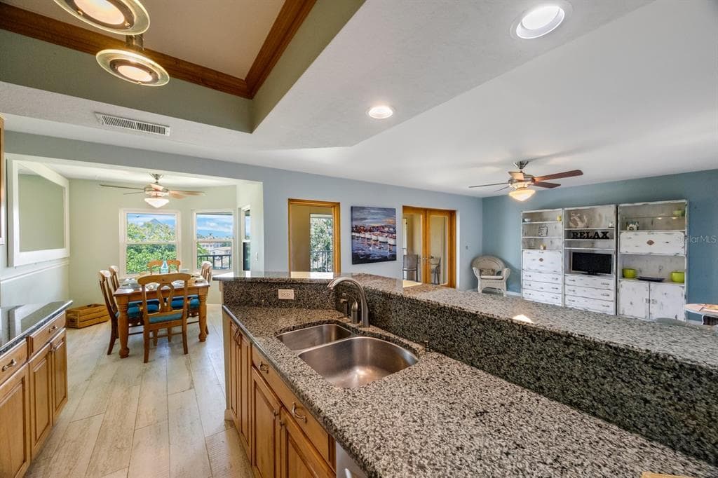 1125 PINELLAS BAYWAY S 305 photo 16