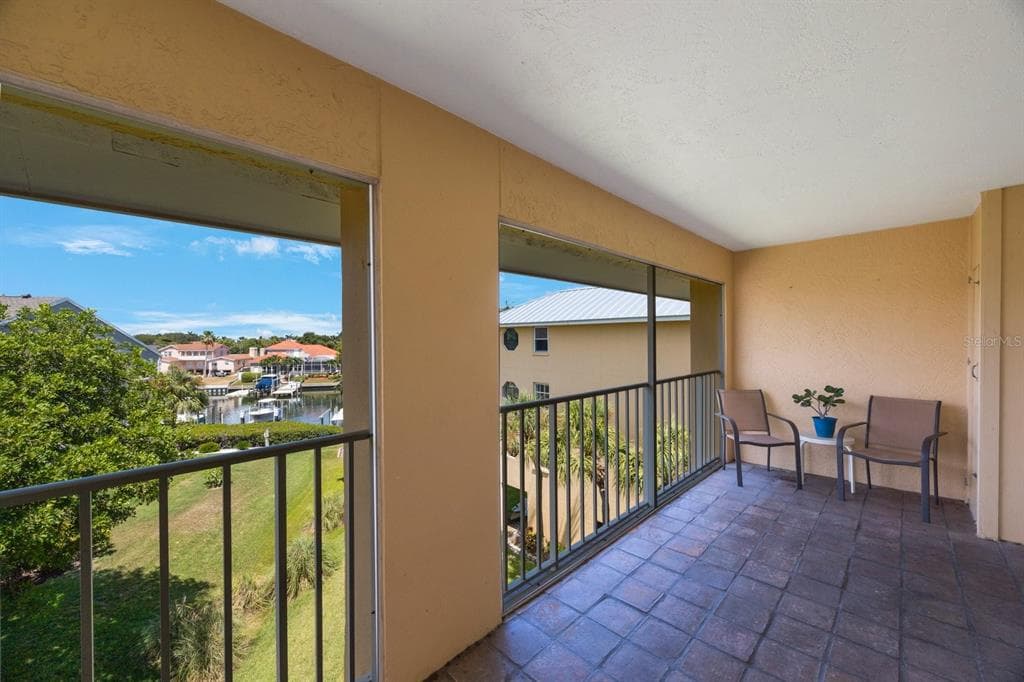 1125 PINELLAS BAYWAY S 305 photo 7