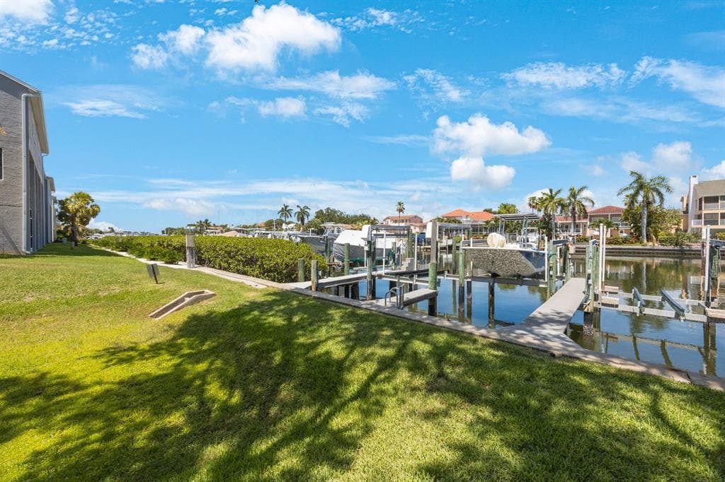 1125 PINELLAS BAYWAY S 305 photo 1
