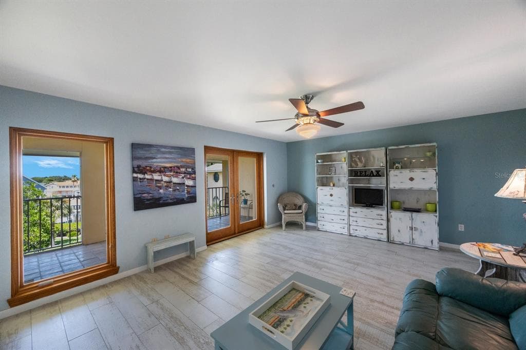 1125 PINELLAS BAYWAY S 305 photo 5