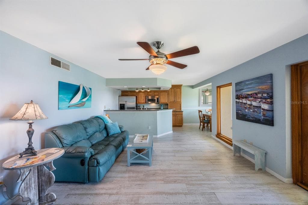 1125 PINELLAS BAYWAY S 305 photo 9