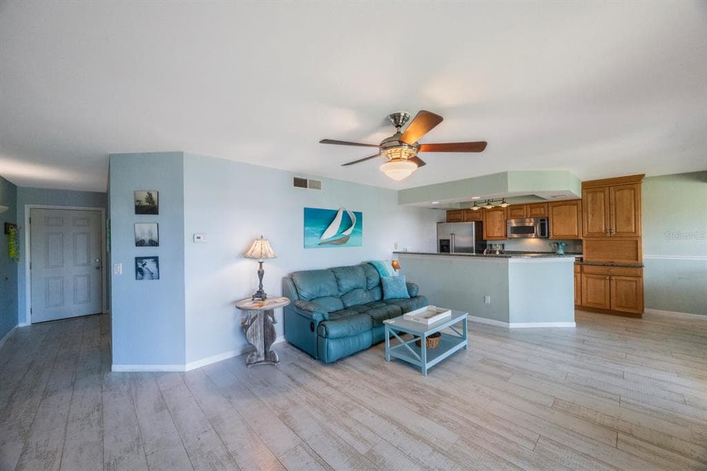 1125 PINELLAS BAYWAY S 305 photo 10