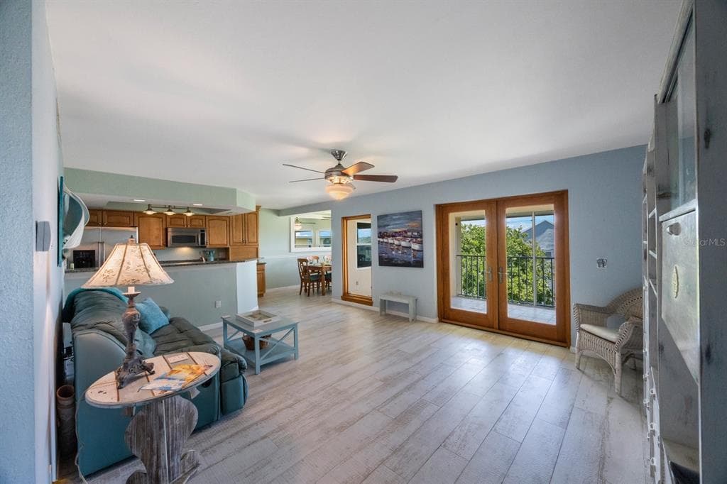 1125 PINELLAS BAYWAY S 305 photo 11