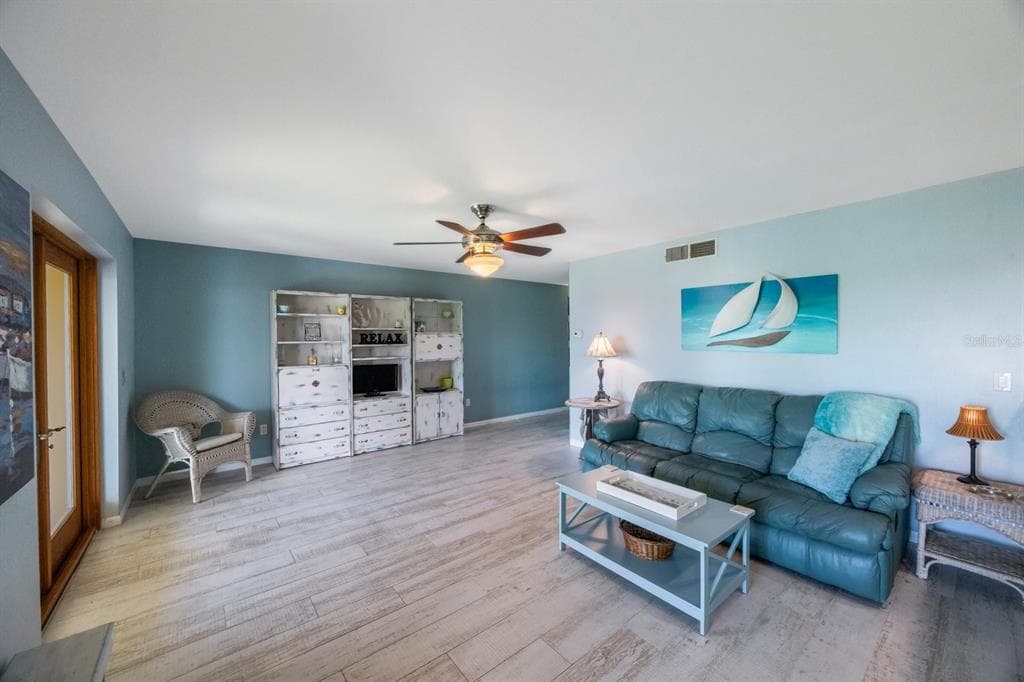 1125 PINELLAS BAYWAY S 305 photo 8