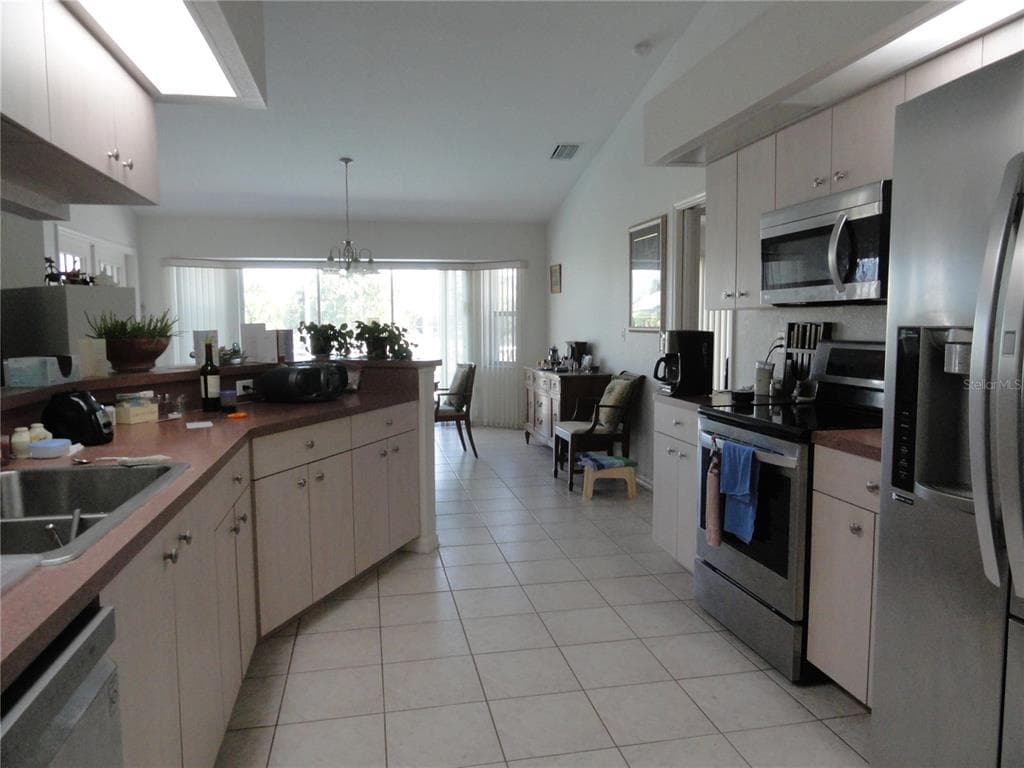 428 BOUNDARY BOULEVARD photo 24
