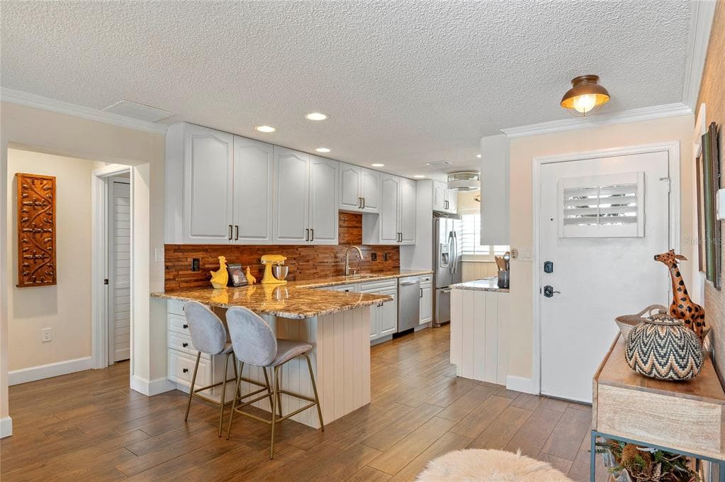 315 N CAUSEWAY C-402 photo 6