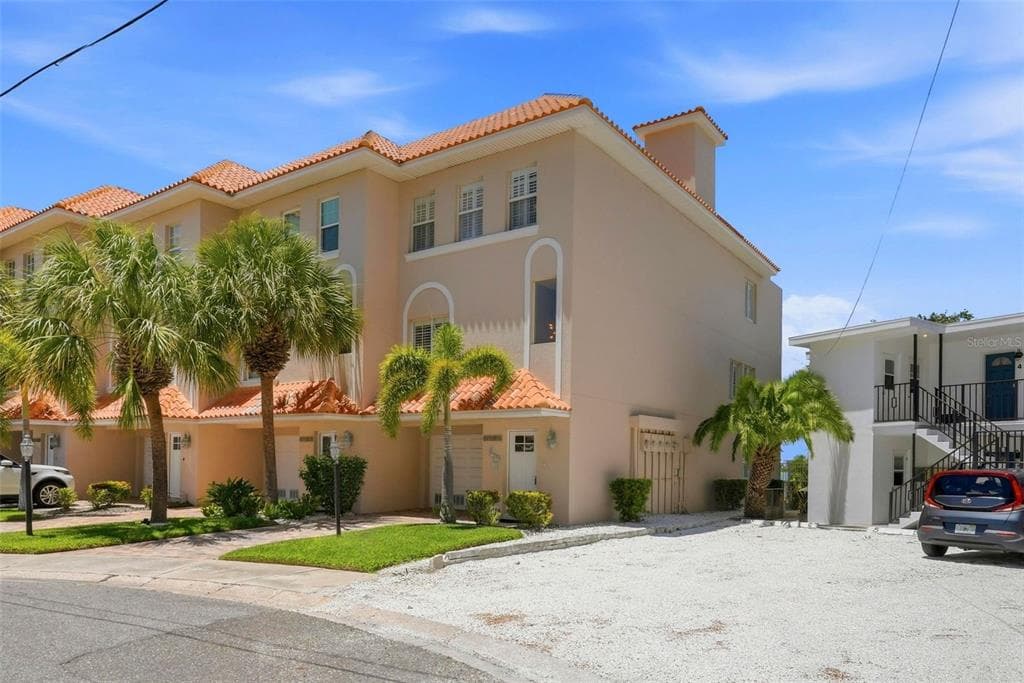 200 BRIGHTWATER DRIVE #10 3