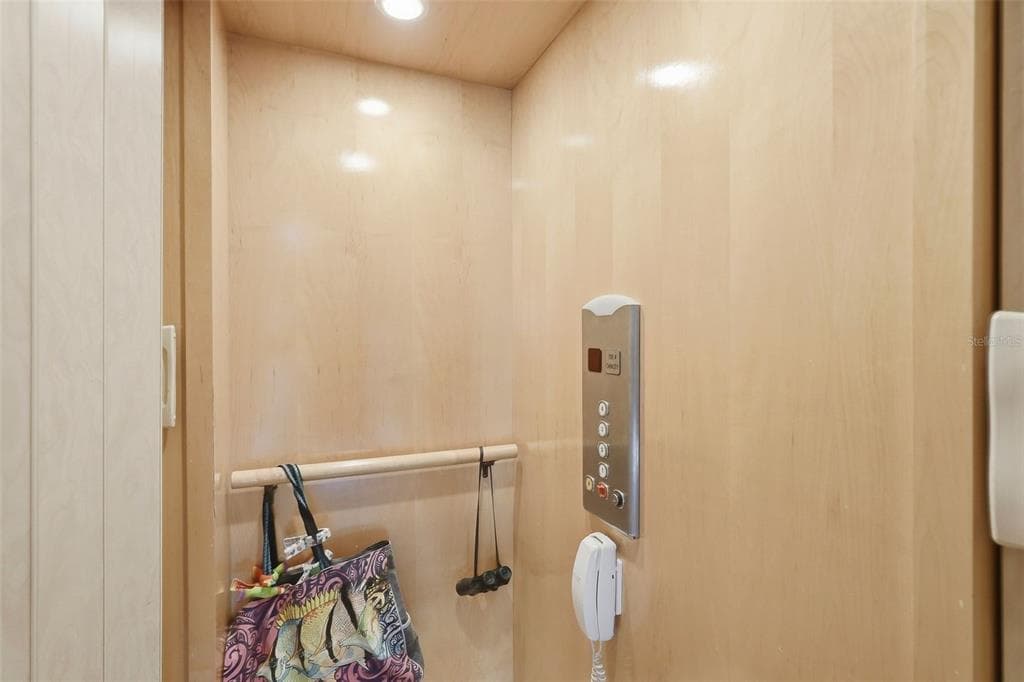 200 BRIGHTWATER DRIVE #10 5