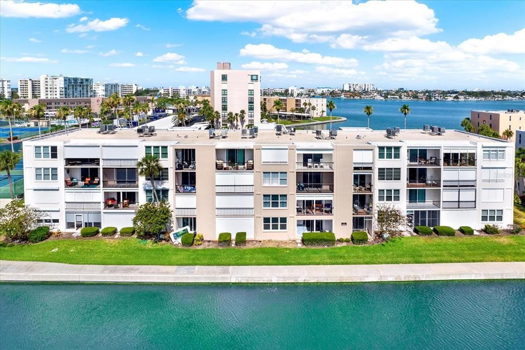 7625 SUN ISLAND DRIVE S 304 photo 2