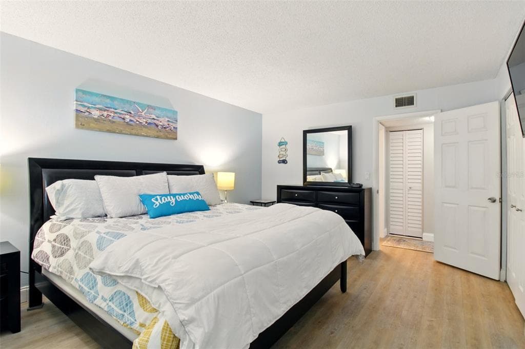 7625 SUN ISLAND DRIVE S 304 photo 16