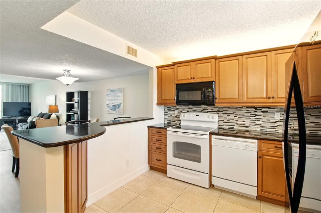 7625 SUN ISLAND DRIVE S 304 photo 9