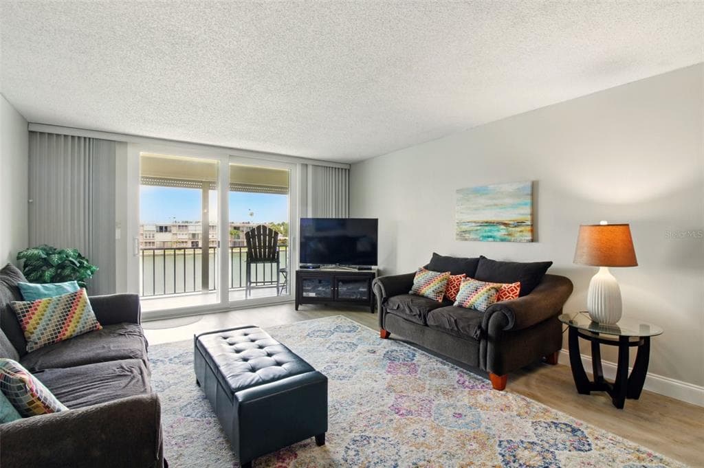 7625 SUN ISLAND DRIVE S 304 photo 14