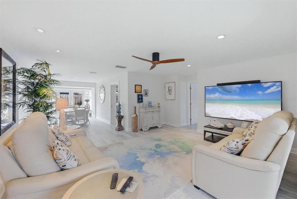 104 WHISPERING SANDS DRIVE V27 photo 2