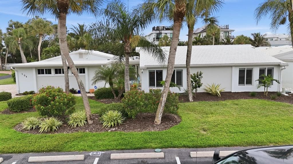 104 WHISPERING SANDS DRIVE V27 photo 1
