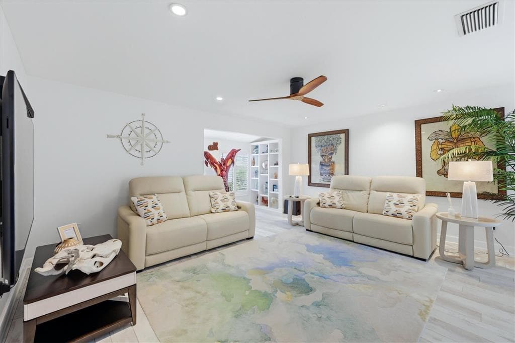 104 WHISPERING SANDS DRIVE V27 photo 5