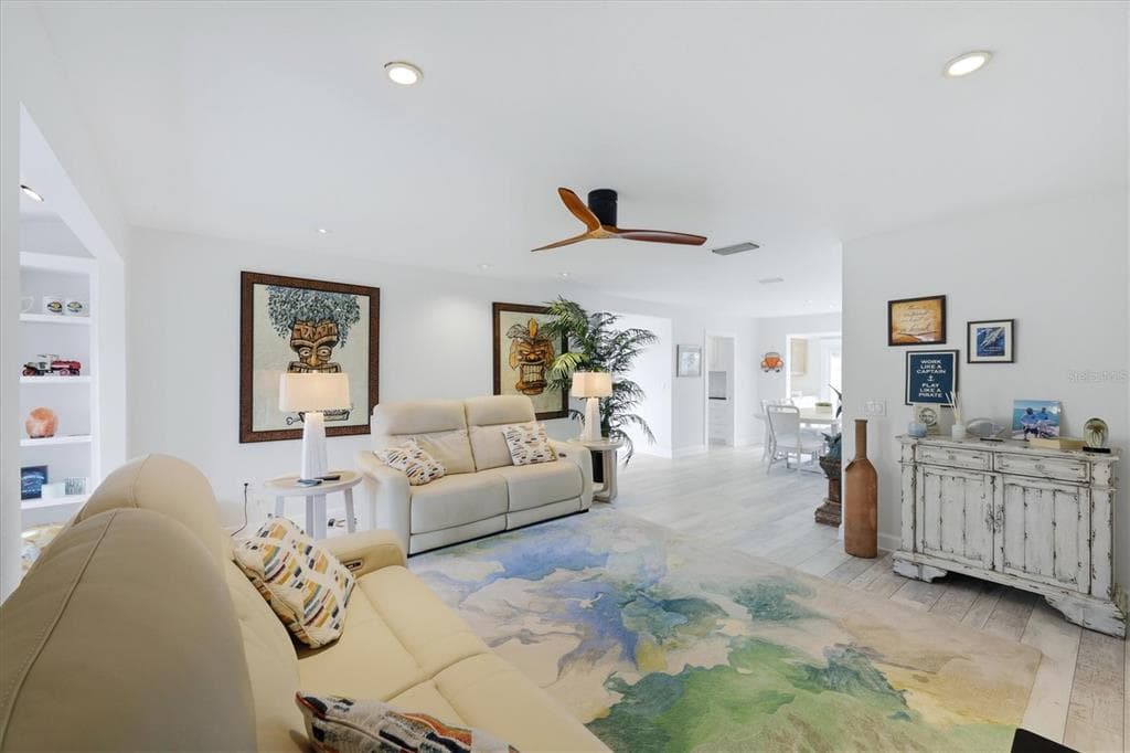 104 WHISPERING SANDS DRIVE V27 photo 4
