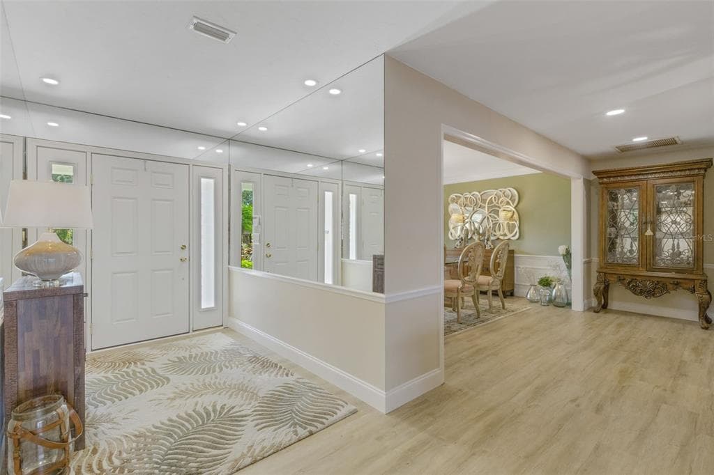 5679 COUNTRY LAKES DRIVE 7 photo 3