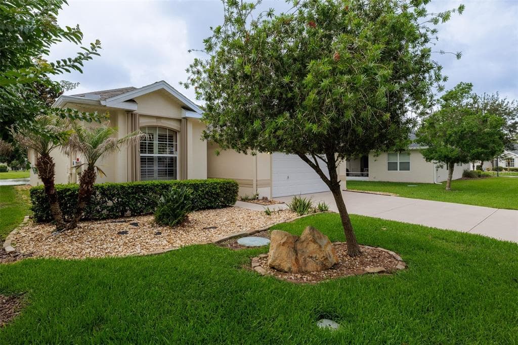 61 RAINTREE CIRCLE photo 2