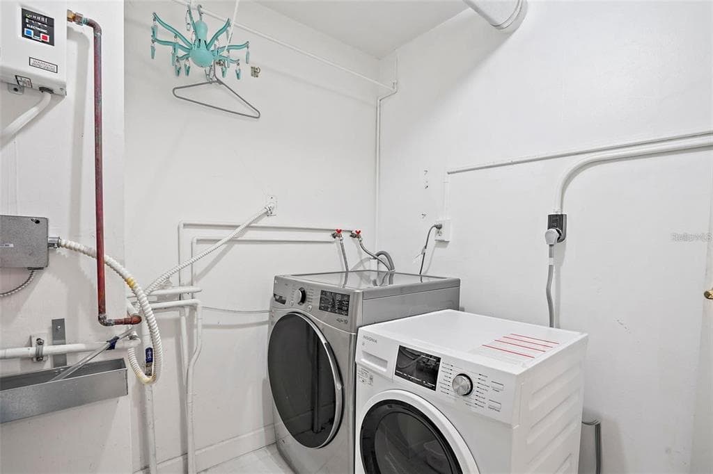 10355 PARADISE BOULEVARD 1010-1011 photo 25