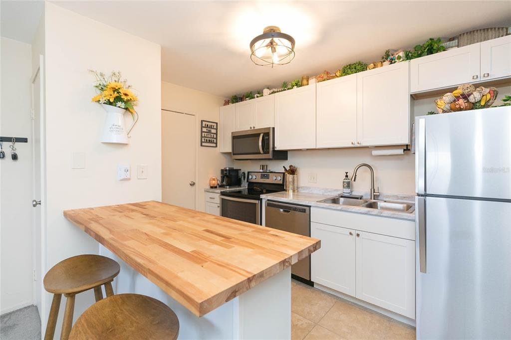 1400 GANDY BOULEVARD N 507 photo 7